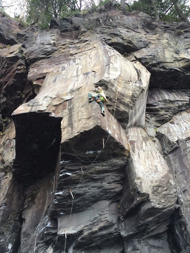 フリークライミングって、高さどれくらいの岩を登るの？